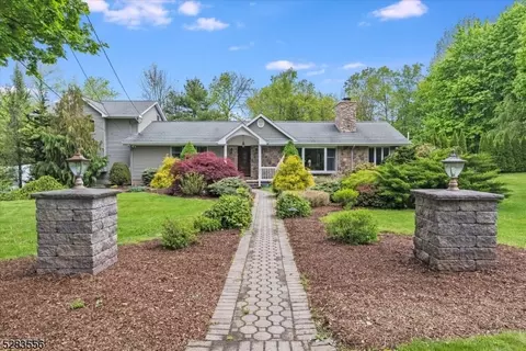 28 Greendale Dr, West Milford Twp, NJ 07438