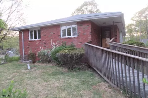 114 Dupont Ave, Hopatcong, NJ 07843