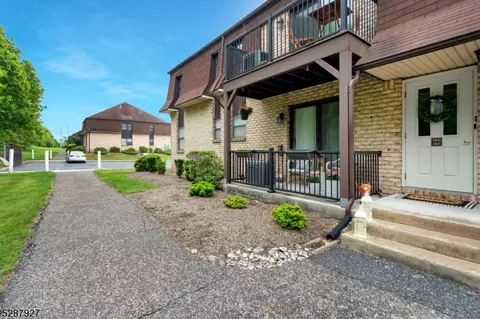 1401 Normandy Ct, Flemington, NJ 08822