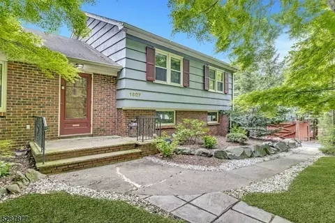 1607 Sky Top Dr, Mountainside, NJ 07092