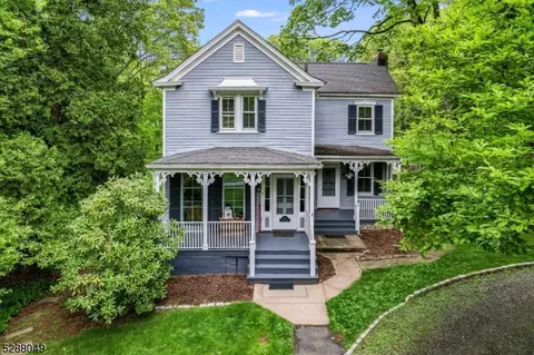 14 Budd St, Randolph, NJ 07869