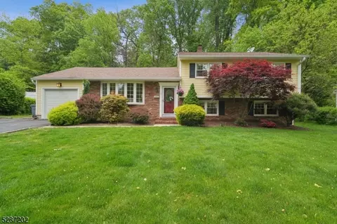 70 Sutton Dr, Berkeley Heights, NJ 07922