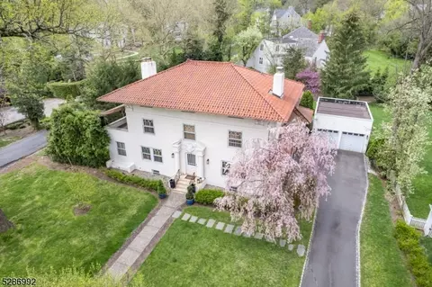45 Lakeview Ave, Millburn Twp, NJ 07078
