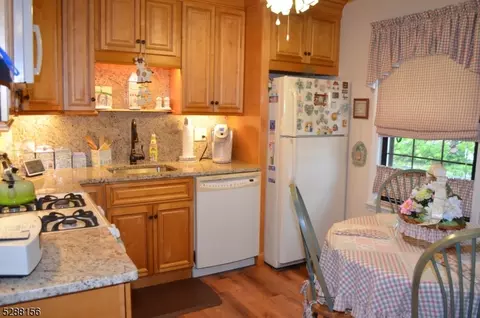 6 Foxhall # A, Middlesex, NJ 08846 photo 3