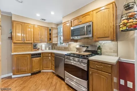 22 Cherry Pl, Nutley, NJ 07110 photo 14