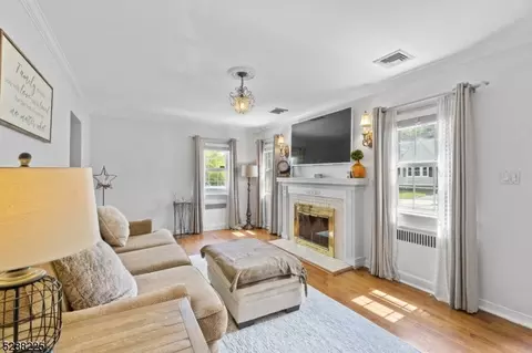 22 Cherry Pl, Nutley, NJ 07110 photo 9