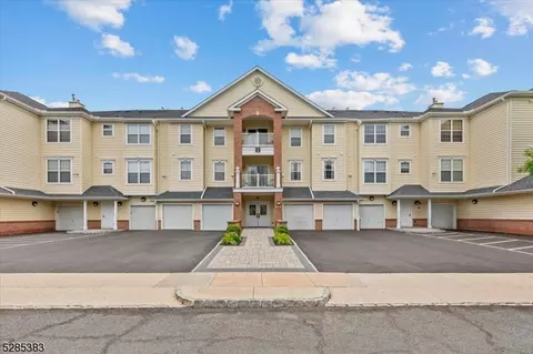 2305 Courtney Ln, Somerset, NJ 08873
