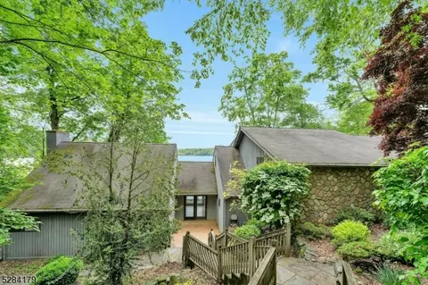 119 Demarest Rd, Bloomingdale, NJ 07403