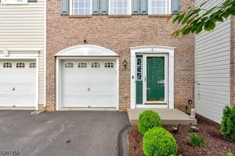 5 Sundance Way, Phillipsburg, NJ 08865