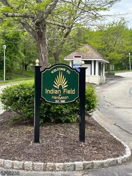 32 Sweetwater Ln, Hamburg, NJ 07419
