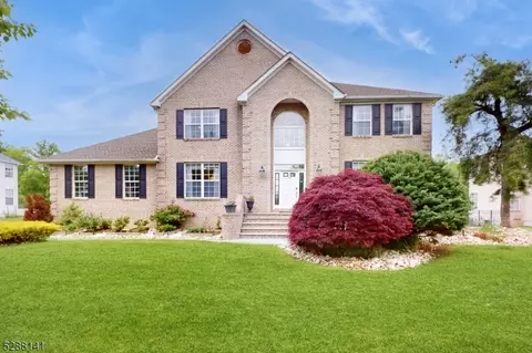 79 Stevenson Dr, Marlboro, NJ 07746