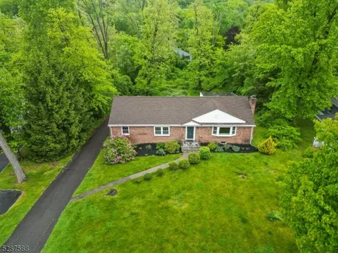 61 Spring Brook Rd, Morristown, NJ 07960