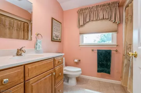 40 Scott Ave, Edison, NJ 08837 photo 23