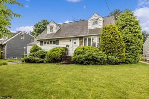 41 Greglawn Dr, Clifton, NJ 07013