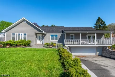 30 S Hillside Ave, Roxbury Twp, NJ 07876