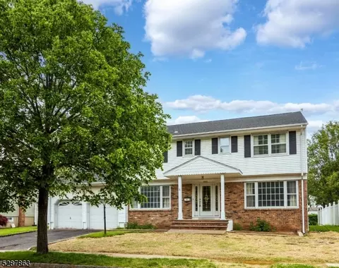 695 Moses Dr, Rahway, NJ 07065