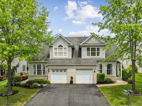 138 Saratoga Ct, Somerset, NJ 08873