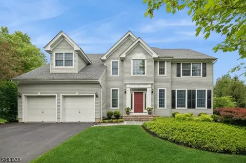 14 Avalon Lakes Ct, Montgomery, NJ 08558