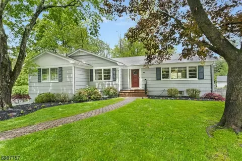 9 Hilltop Cir, Mendham Twp, NJ 07945