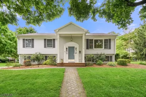 60 5th St, Midland Park, NJ 07432