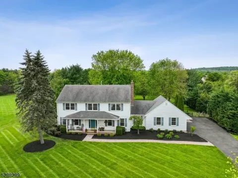 24 Elm Dr, Montgomery, NJ 08558