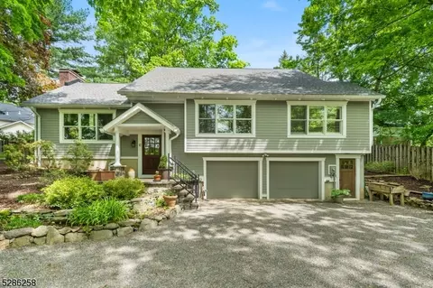 13 Primrose Trl, Morristown, NJ 07960
