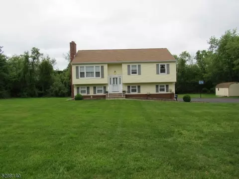 2 Columbine Rd, Readington Twp, NJ 08889