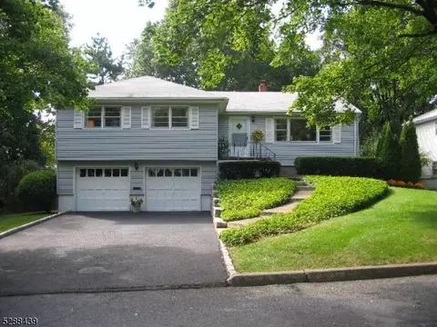 31 Tuers Pl, Montclair, NJ 07043