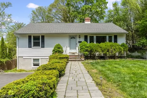 49 Signal Hill Trl, Sparta, NJ 07871