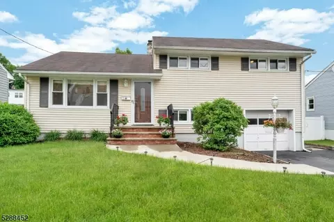 15 Eldorado Ct, Rochelle Park, NJ 07662