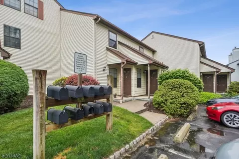 408 Woodbridge Commons Way, Iselin, NJ 08830