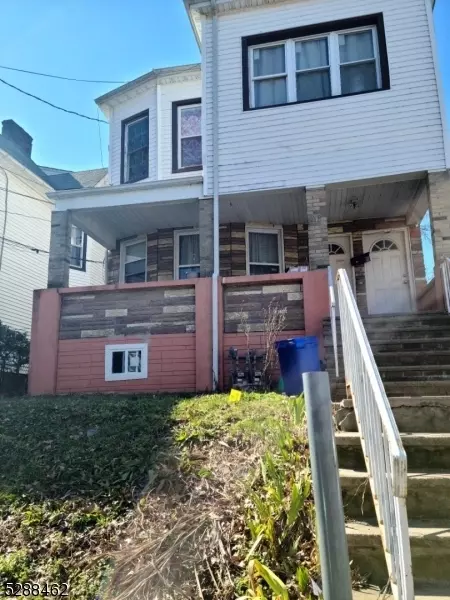 18 Lowden St, Elizabeth, NJ 07208