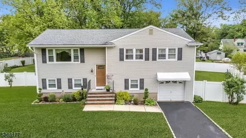 123 Valley Brook Ct, Middlesex, NJ 08846