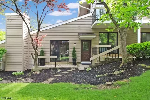 119 Overlook Dr, Clinton, NJ 08809