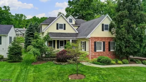 19 Mountainview Dr, Mountainside, NJ 07092