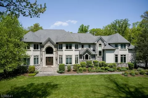 14 Alexander Dr, Flemington, NJ 08822