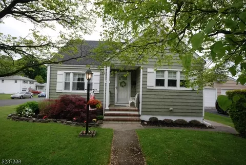 412 Beechwood Ave, Middlesex, NJ 08846