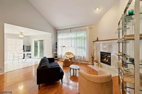 11 Ashwood Trl, Boonton, NJ 07005