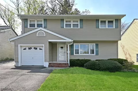 420 Greenwich St, Bergenfield, NJ 07621