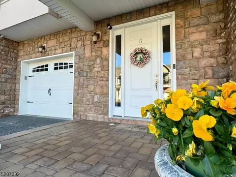 5 Brandon Ct, Butler, NJ 07405