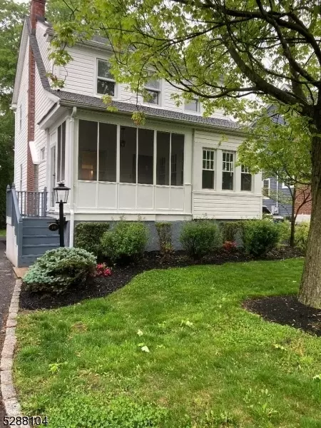 48 Dean St, Madison, NJ 07940