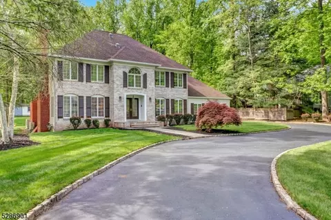 4 Cardinal Dr, Warren, NJ 07059
