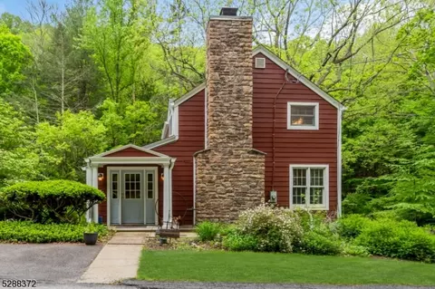 129 Stephensburg Rd, Washington Twp, NJ 07865