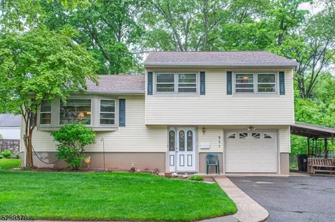 957 Beaver Pl, Rahway, NJ 07065