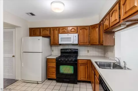 19 Boulder Run Rd #19, Paterson, NJ 07501