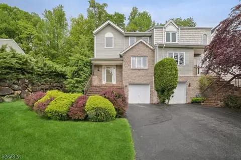 60 Averell Dr, Morris Plains, NJ 07950