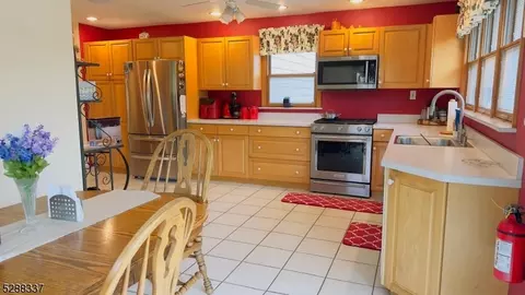 30 Burke Rd, Wayne, NJ 07470 photo 4