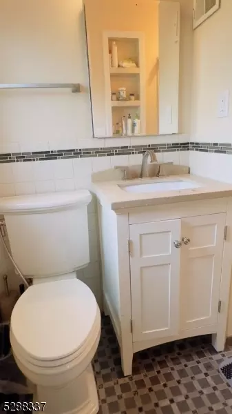 30 Burke Rd, Wayne, NJ 07470 photo 9