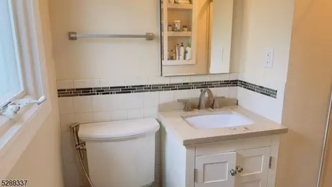 30 Burke Rd, Wayne, NJ 07470 photo 10