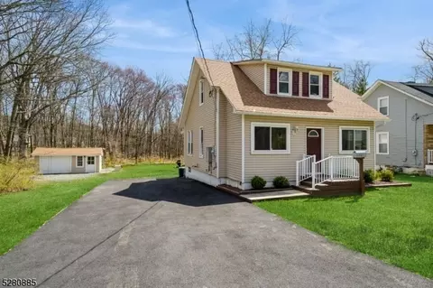 24 Randolph Ave, Mine Hill, NJ 07803